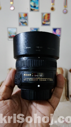 Nikon 50mm 1.8G Prime leans with Caps, Hood. filter